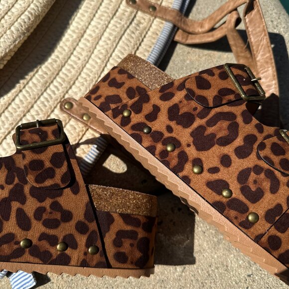 BAMBOO Brown Leopard Platform Sandals - Picture 8 of 9